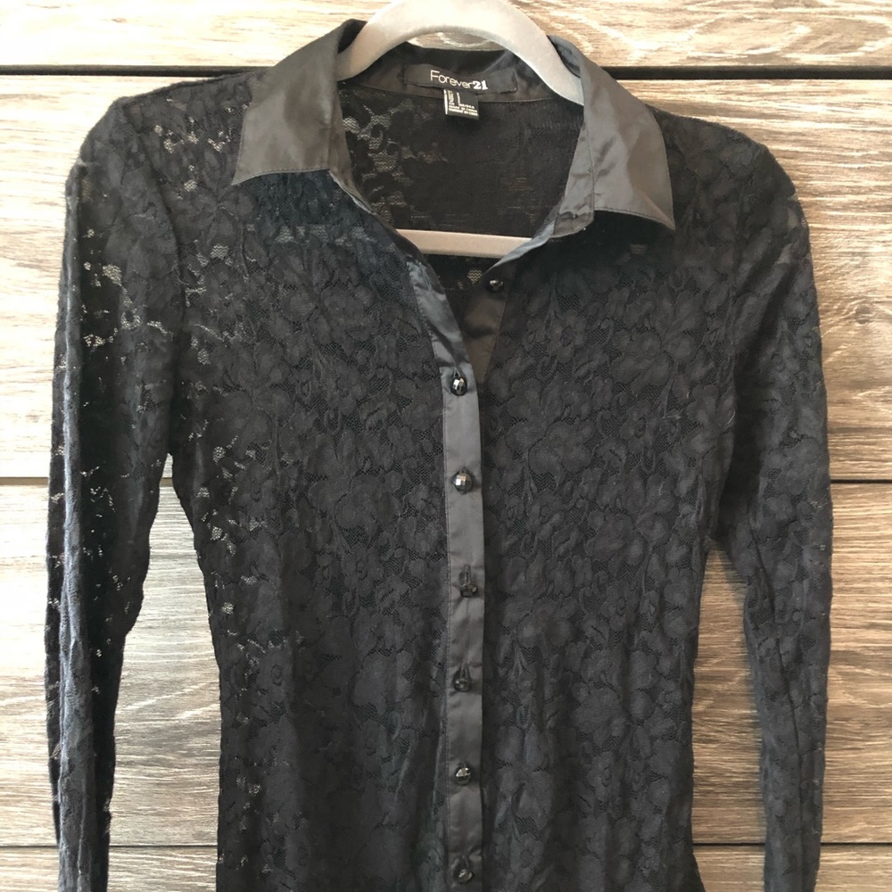 3 for 25 💕 Forever 21 lace button down blouse